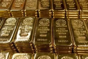 الذهب يواصل الارتفاع ويتجه لتحقيق مكاسب شهرية رابعة