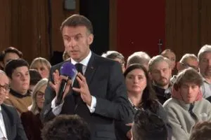 فرنسا حظر الهواتف المحمولة داخل المعاهد