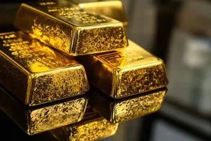 الذهب يرتفع ويتجه لتسجيل مكاسب للشهر الرابع على التوالي شفق نيوز