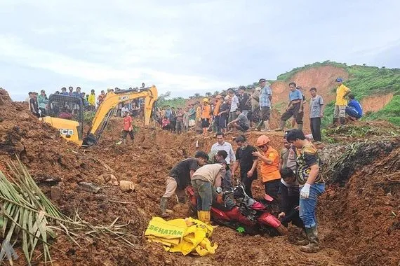 إندونيسيا ارتفاع حصيلة قتلى الفيضانات والانهيارات الأرضية إلى 248 وكالة الانباء العراقية واع