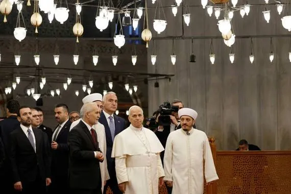 البابا لاوون يزور الجامع الأزرق في اسطنبول