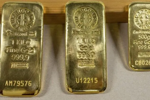 الذهب يشتعل عالميًا الأونصة تتجاوز حاجز الـ4 200 دولار