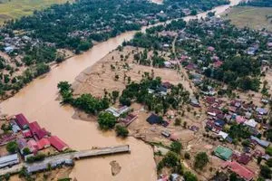 إندونيسيا ارتفاع حصيلة قتلى الفيضانات والانهيارات الأرضية إلى 248 شخصاً