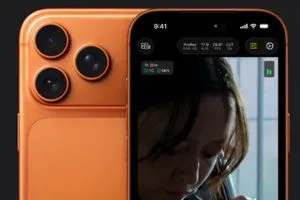 أبل تعود للصدارة بعد 14 عاماً آيفون 17 يطيح بـ سامسونغ عالمياً