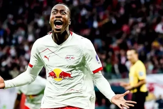 صفقة جديدة على رادار برشلونة بتوصية من فليك