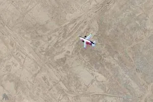 النقل تصدر توضيحاً بشأن صور لطائرة مركونة في منطقة صحراوية قرب الوركاء وكالة الانباء العراقية واع