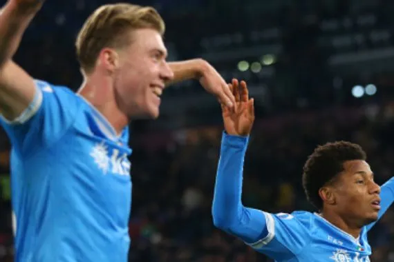 نابولي ينتزغ فوزا صعبا من روما