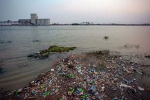 أسوأ موجة تلوث بيئي منذ عقود نائب يحذر من انهيار المنظومة المائية بالعراق