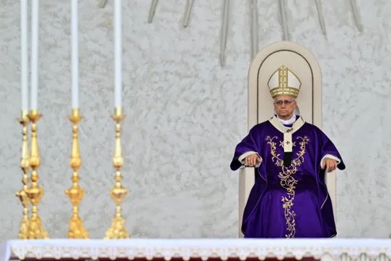 في ختام زيارته إلى لبنان البابا يقيم صلاة صامتة وقداساً في موقع انفجار مرفأ بيروت