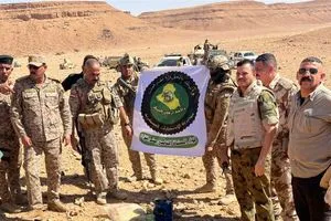 الاستخبارات العسكرية تداهم جحرا لداعش وتضبط أسلحة واعتدة بداخله في صحراء الأنبار