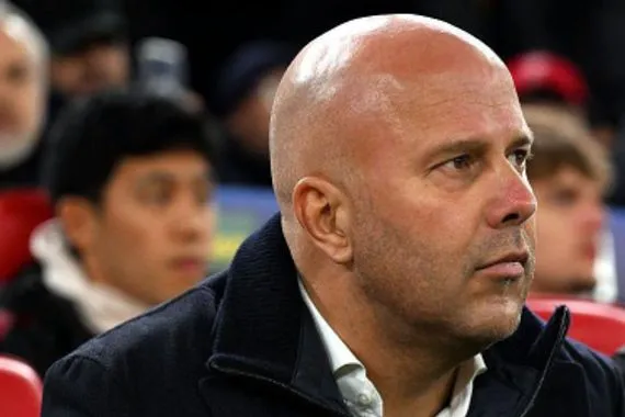 سلوت يعلق على إساءة الجماهير له