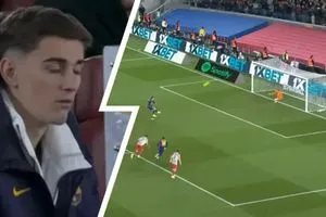 صور رد فعل جافي على ركلة جزاء ليفاندوفسكي المهدرة