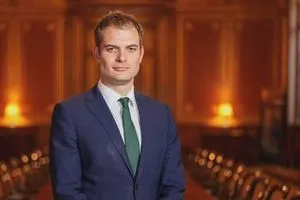 وزير بريطانيا لشؤون الشرق الأوسط يعترف بانتهاك إسرائيل لشروط وقف اطلاق النار