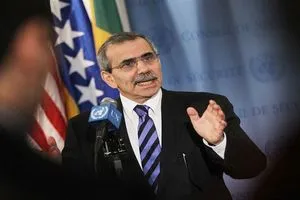 رئيس وزراء لبنان محادثات وقف إطلاق النار ليست مفاوضات سلام