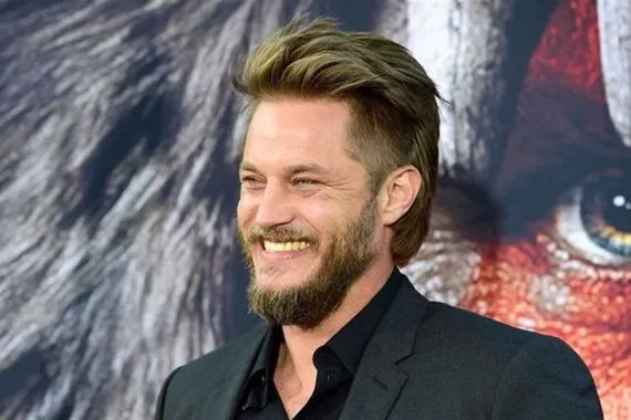 ترافيس فيميل في الزي العربي