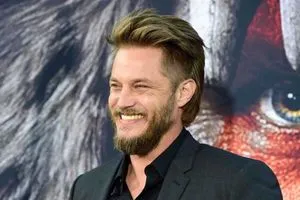 ترافيس فيميل في الزي العربي