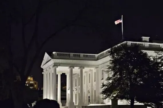 خط مخصص للإبلاغ عن الأخبار المزيفة البيت الأبيض مهتم