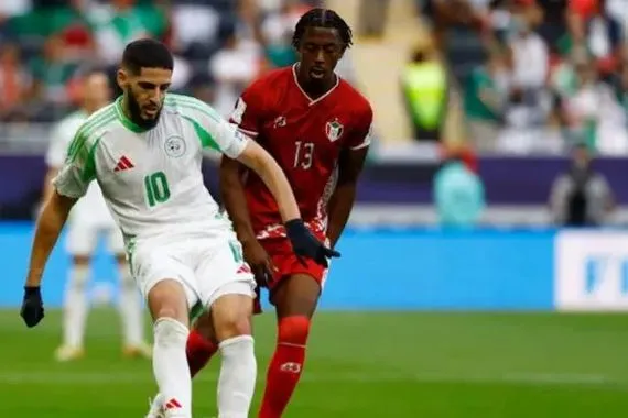 كأس العرب الجزائر تتعادل مع السودان بعشرة لاعبين شفق نيوز