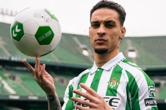 شكوك حول مشاركة أنتوني ضد برشلونة