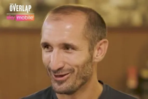 كريستيانو أم ميسي كيليني يختار