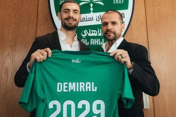 تعليق ميريح ديميرال بعد تجديد عقده مع الأهلي