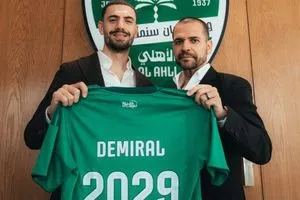 تعليق ميريح ديميرال بعد تجديد عقده مع الأهلي