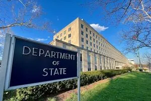 ترامب يعتزم توسيع قائمة حظر السفر لتشمل أكثر من 30 دولة