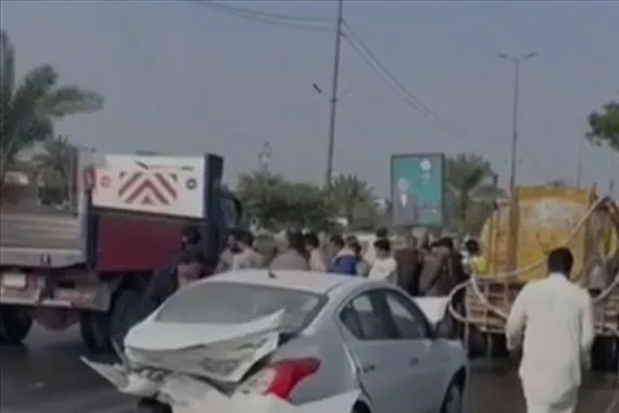 سائق تنكر كاز يتسبب باصطدام جماعي لـ 13 سيارة في النجف الأشرف فيديو