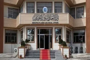 العمل تعلن قرب إطلاق قروض النقل الجماعي