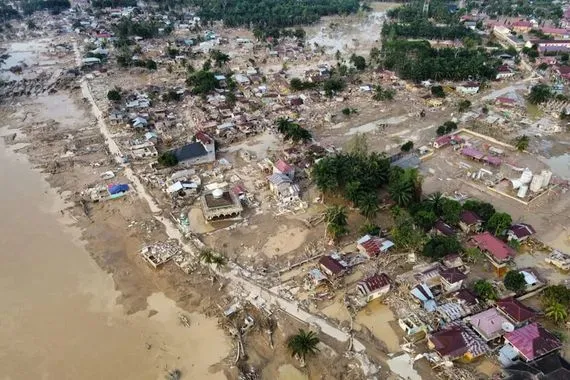 ارتفاع عدد ضحايا الفيضانات والانهيارات الأرضية في إندونيسيا إلى 846