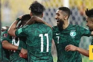 صور زيارة مميزة لمقر الأخضر قبل لقاء جزر القمر