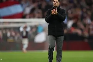 مدرب آرسنال بعد الخسارة أمام أستون فيلا مؤلمة للغاية