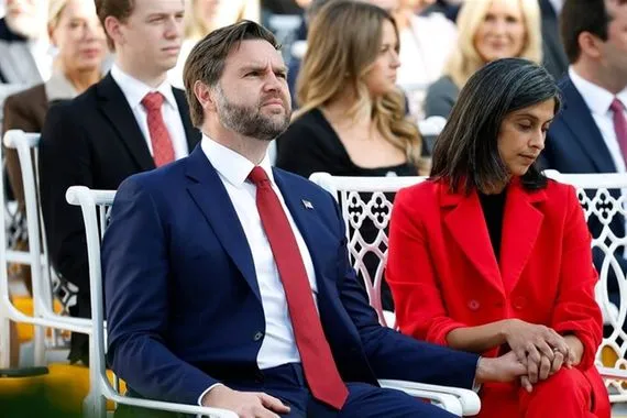 خاتم زوجة نائب الرئيس الامريكي يثير ضجة على السوشيال ميديا