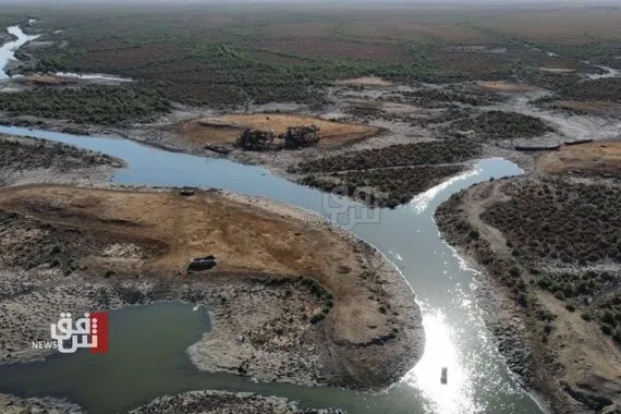 شيوخ عشائر ذي قار يحذرون أراضينا الزراعية على حافة التجريف فيديو شفق نيوز