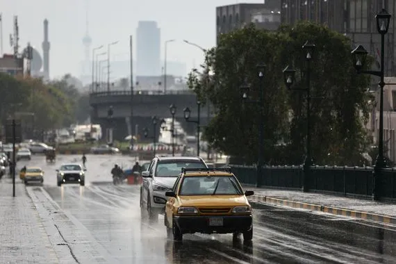 الدفاع المدني تصدر 5 توصيات للتعامل مع الحالة المطرية وتحذر من الطرق الخارجية