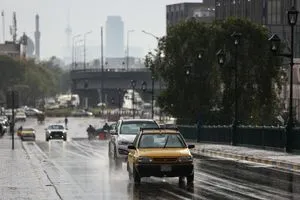 الدفاع المدني تصدر 5 توصيات للتعامل مع الحالة المطرية وتحذر من الطرق الخارجية