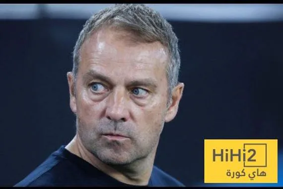 وسط توتر فليك برشلونة يصل إشبيلية بعد تأخير الرحلة