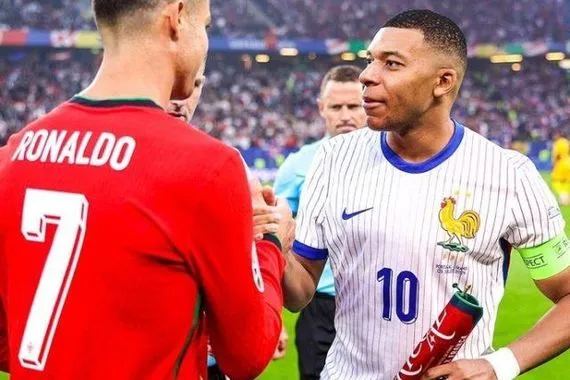 من يختار تشابي ألونسو بين مبابي و كريستيانو