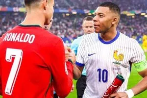 من يختار تشابي ألونسو بين مبابي و كريستيانو