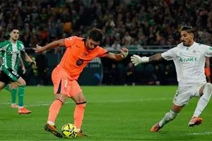 يويفا يعين حكماً إيطالياً لمباراة برشلونة وفرانكفورت في الأبطال