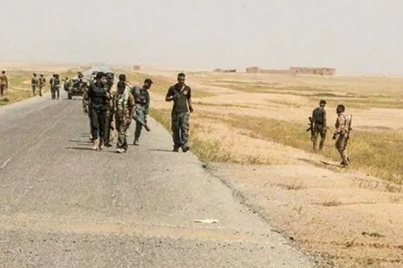 قوات الحشد الشعبي تشرع بتطهير طريق حديثة _ بيجي من بقايا الارهاب والمخلفات الحربية