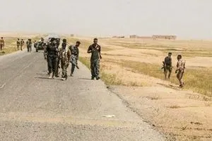 قوات الحشد الشعبي تشرع بتطهير طريق حديثة _ بيجي من بقايا الارهاب والمخلفات الحربية