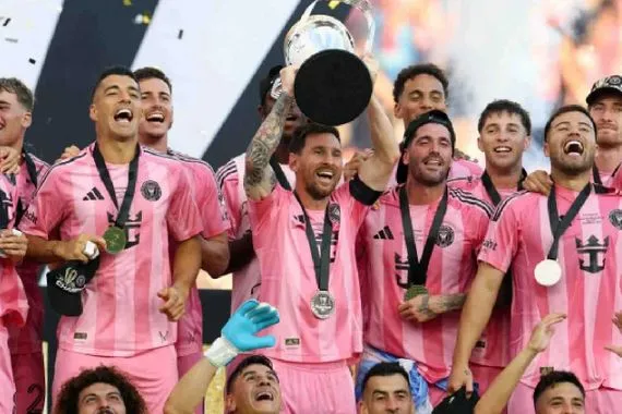 ميسي يكتب التاريخ في الدوري الأميركي ويعزز تفوقه على رونالدو بـ11 لقباً شفق نيوز