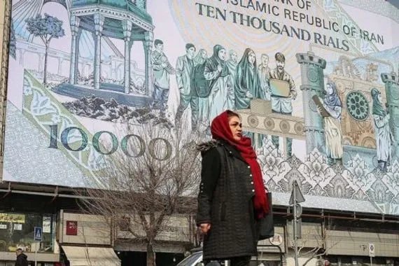 كيف انهارت معيشة الطبقة المتوسطة في إيران خلال عقد