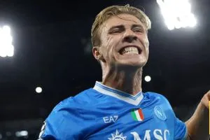 هويلوند يفتتح التسجيل لنابولي ضد يوفنتوس