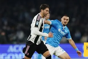 نابولي يعود للصدارة بفوز صعب على يوفنتوس