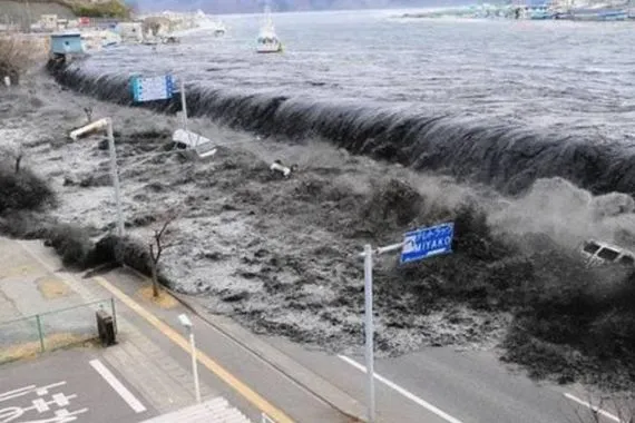 تسوماني يضرب سواحل اليابان Azzaman