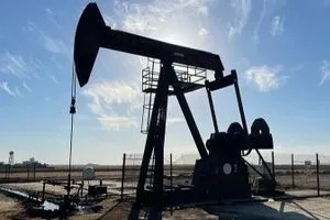 النفط يحوم قرب أعلى مستوى في أسبوعين بفعل توقعات خفض أسعار الفائدة الأميركية شفق نيوز