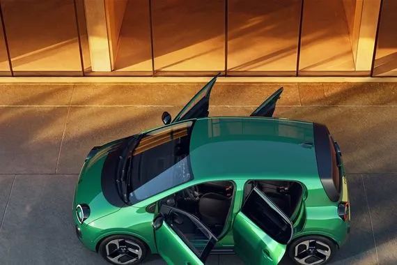 رينو توينغو الكهربائية أيقونة الماضي تعود بروح مدروسة لسوق اليوم