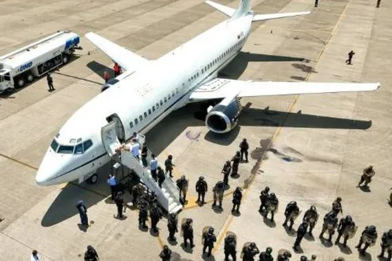 طائرات البوينغ لترحيل المهاجرين من أمريكا